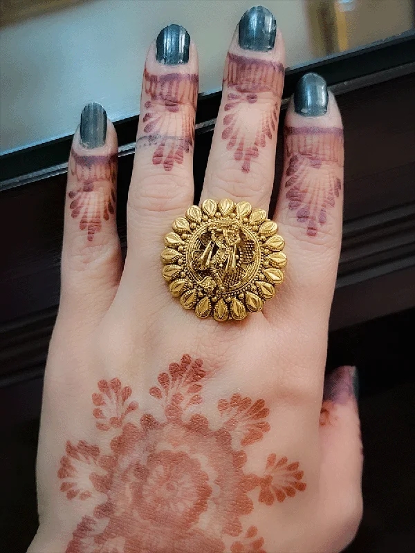 Circular krishna adjustable ring with leaf lace design